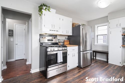 1317 Northlawn St, Grand Rapids MI 49505-3867 exterior