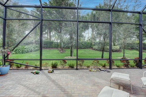 10468 Whitewind Cir, Boynton Beach FL 33473-7881 exterior