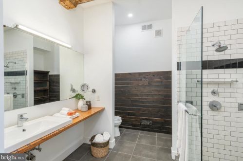 2218 Emerald St, Philadelphia PA 19134-2505 exterior