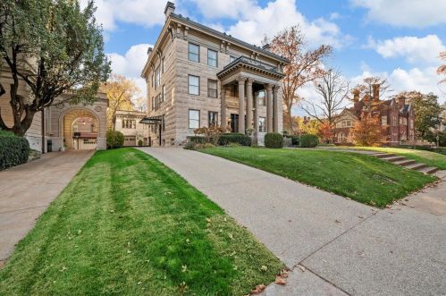 36 Portland Pl, Saint Louis MO 63108-1242 exterior