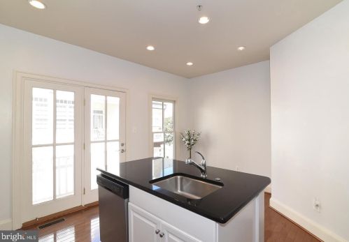 713 Carpenter Rd, Alexandria VA  22314-6227 exterior