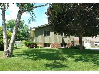 1741 Lindig St, Saint Paul, MN 55113-5505
