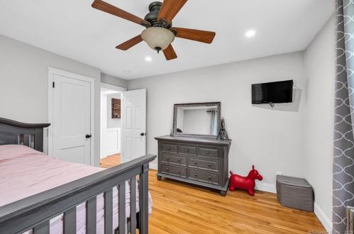 360 Taylor Rd, Enfield CT 06082-4042 exterior