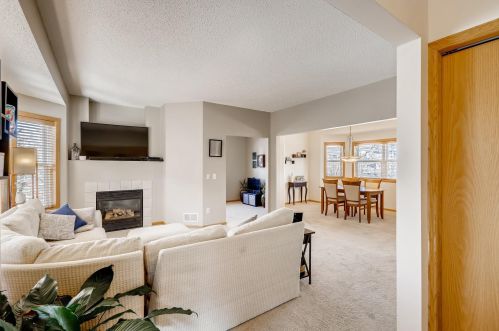 12 River Bend Pl, Chaska MN 55318-3303 exterior