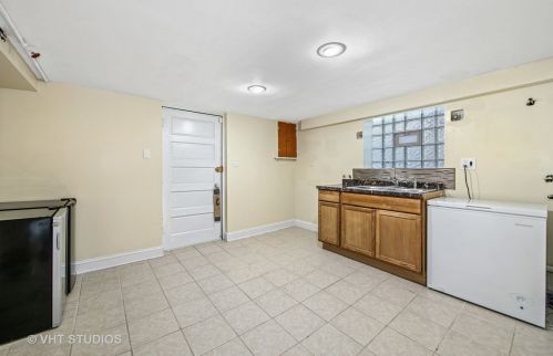 5522 Cornelia Ave, Chicago IL 60657-1019 exterior