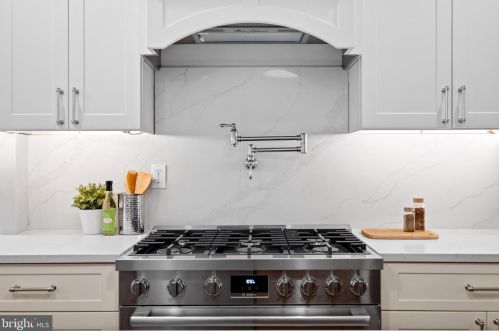 541 22nd St, Philadelphia PA  19130-3130 exterior