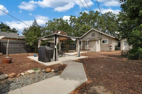 526 Flower St, Turlock CA 95380-4722 exterior