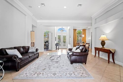 1631 Manchester Ct, Naples FL 34109-0430 exterior