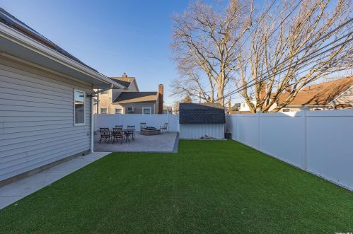 51 Fordham St, Valley Stream NY 11581-3223 exterior