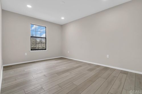 350 Lancaster Ct, Piscataway NJ 08854-6223 exterior