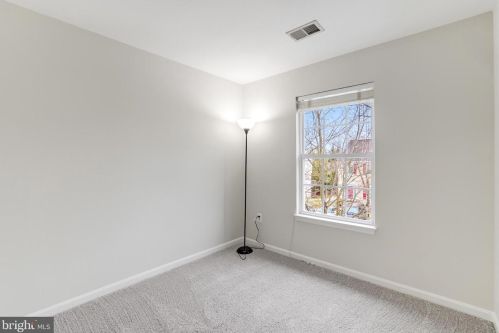 43069 Candlewick Sq, Leesburg VA 20176-6446 exterior