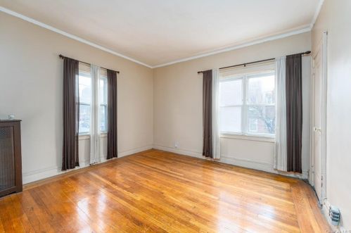 601 226 St, Bronx NY 10466-3932 exterior