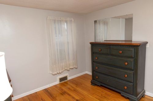 35 Anne St, Springfield MA 01104-2236 exterior