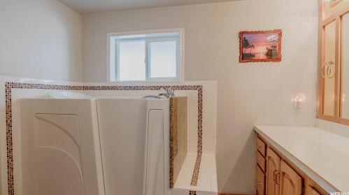 178 Alta Vw Way, Sandy UT 84070-3258 exterior