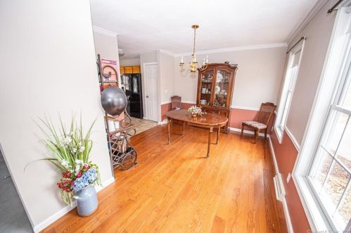 16 Misty Mdw Rd, Enfield CT 06082-3943 exterior