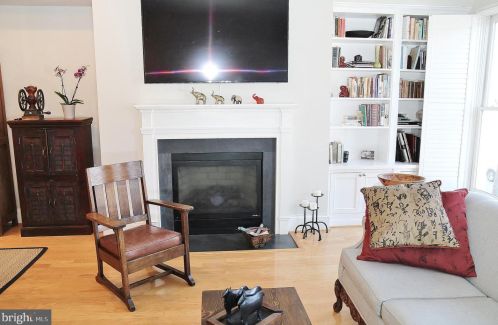 422 Royal St, Alexandria VA  22314-2335 exterior