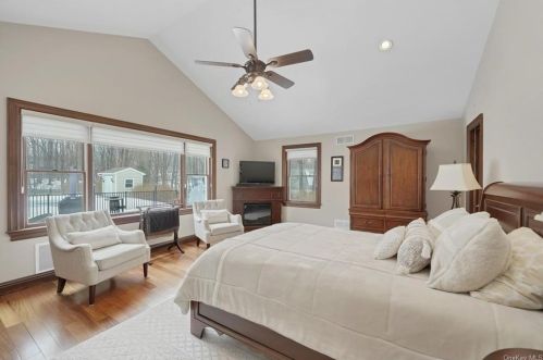 40 Cox Ave, Armonk NY 10504-2016 exterior