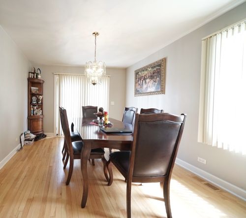 8234 Addison St, Chicago IL 60613-4344 exterior