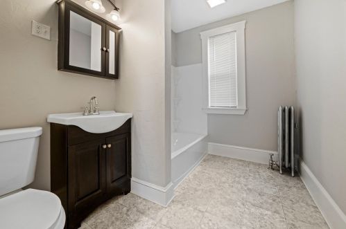 31 Hitchcock Rd, Worcester MA 01603-2622 exterior