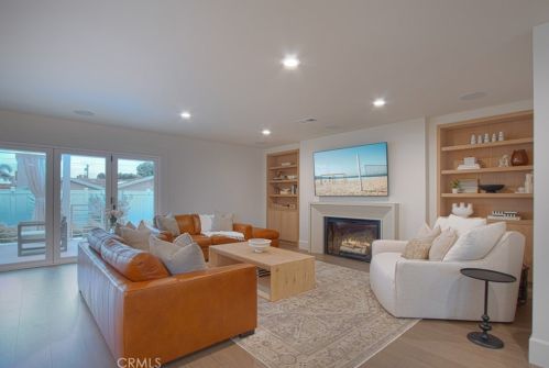 13321 Bubbling Well Rd, Tustin CA  92780-3915 exterior