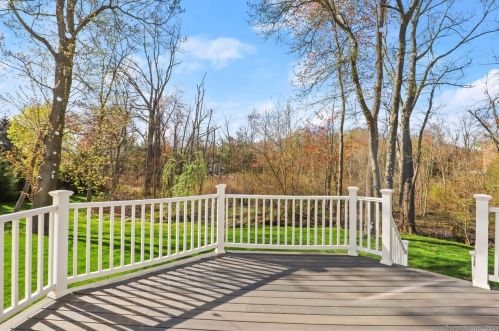 42 Kings Hwy, Westport CT  06880-4710 exterior