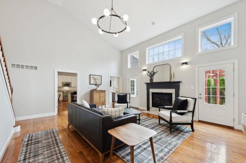 336 Eugenia St, Saint Louis, MO 63141-8312