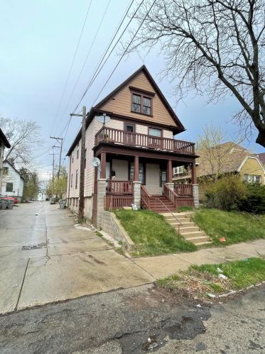 418 Chambers St, Milwaukee, WI 53212-2356