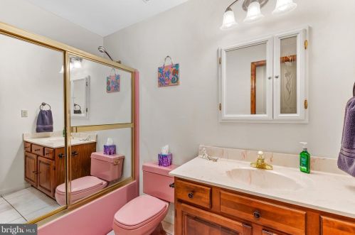 925 Hunting Lake Dr, Huntingtown MD 20639-2704 exterior