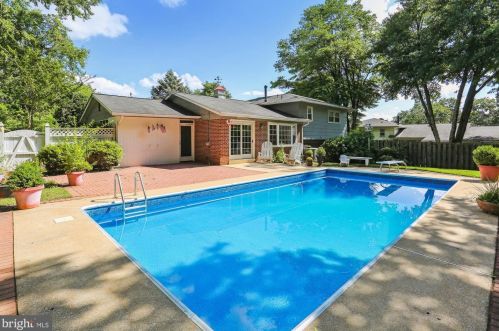 7641 Miller Fall Rd, Rockville MD 20855-1165 exterior