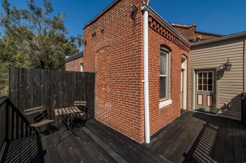 2112 Sidney St, Saint Louis MO 63104-2834 exterior