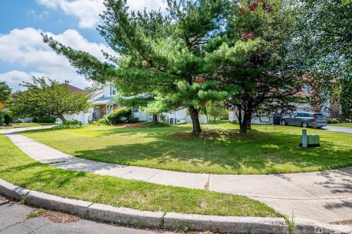 3 Princess Dr, New Brunswick, NJ 08902-4104