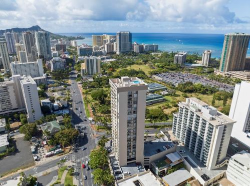 1925 Kalakaua Ave, Honolulu HI  96815-1827 exterior