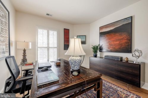 1456 Harvest Xing Dr, Mc Lean VA 22101-5651 exterior