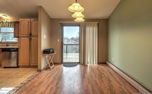 48 Stevens St, Milford CT 06460-7869 exterior