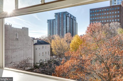 211 4th St, Philadelphia PA  19106-1801 exterior