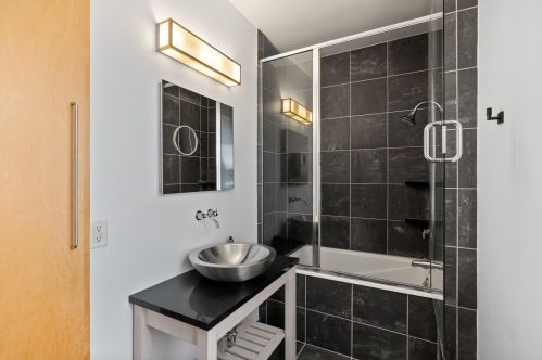 214 Vine St, Milwaukee WI 53205-1451 exterior