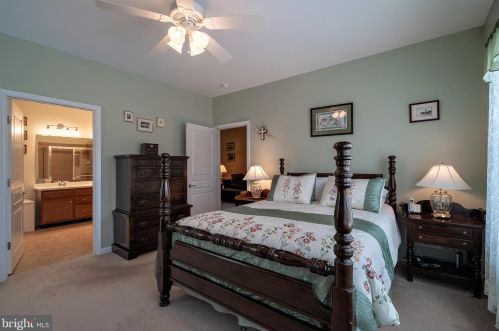 232 Sparrow Dr, Trenton NJ 08690-2461 exterior