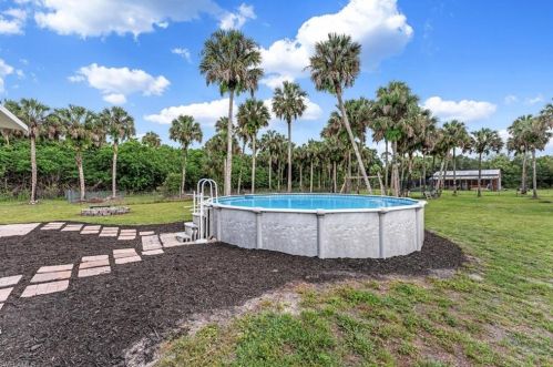 3960 18 Ave, Naples FL 34120-6309 exterior