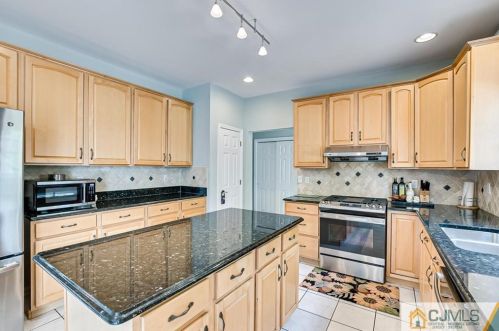 16 Sonia Ct, Edison NJ 08820-4443 exterior