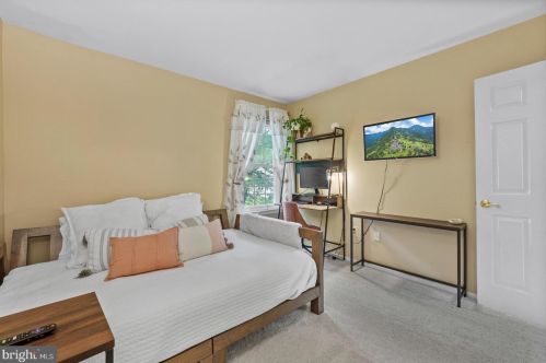 24 Revere Ct, Trenton NJ  08628-3610 exterior