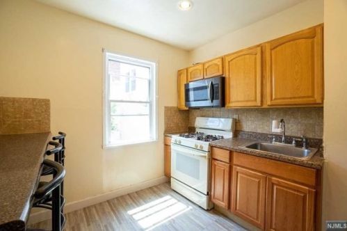 703 28 St, Union City NJ 07087-2305 exterior