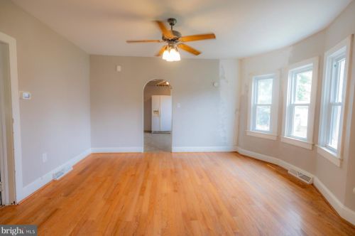 220 Hauser Ave, Trenton NJ 08620-1702 exterior