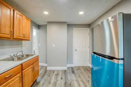 56 James St, Springfield MA 01105-1416 exterior