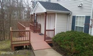 1801 Stoney Run Cir, Cleveland OH  44147-2563 exterior