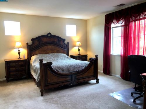 1302 Tapestry Ln, Concord CA 94520-3965 exterior