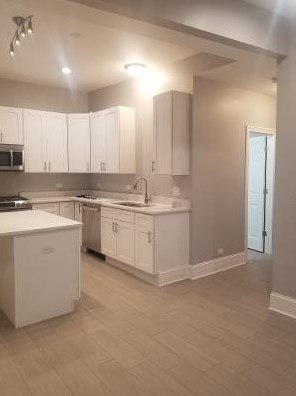 4113 Gladys Ave, Chicago IL 60624-3021 exterior