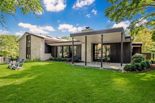 118 Bergen Dr, Milwaukee, WI 53217-2305