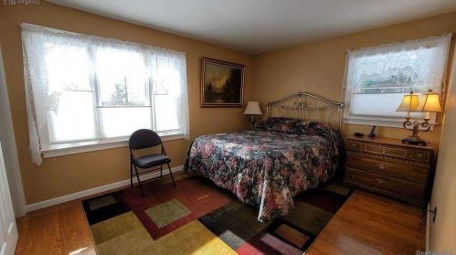 15 Mont Ave, Huntington Station NY 11746-6835 exterior