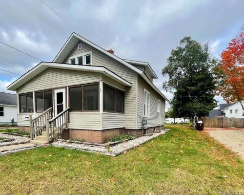 112 Bridge St, Big Rapids, MI 49307-1312