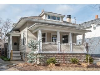 4240 Avers Ave, Chicago, IL 60618-1802